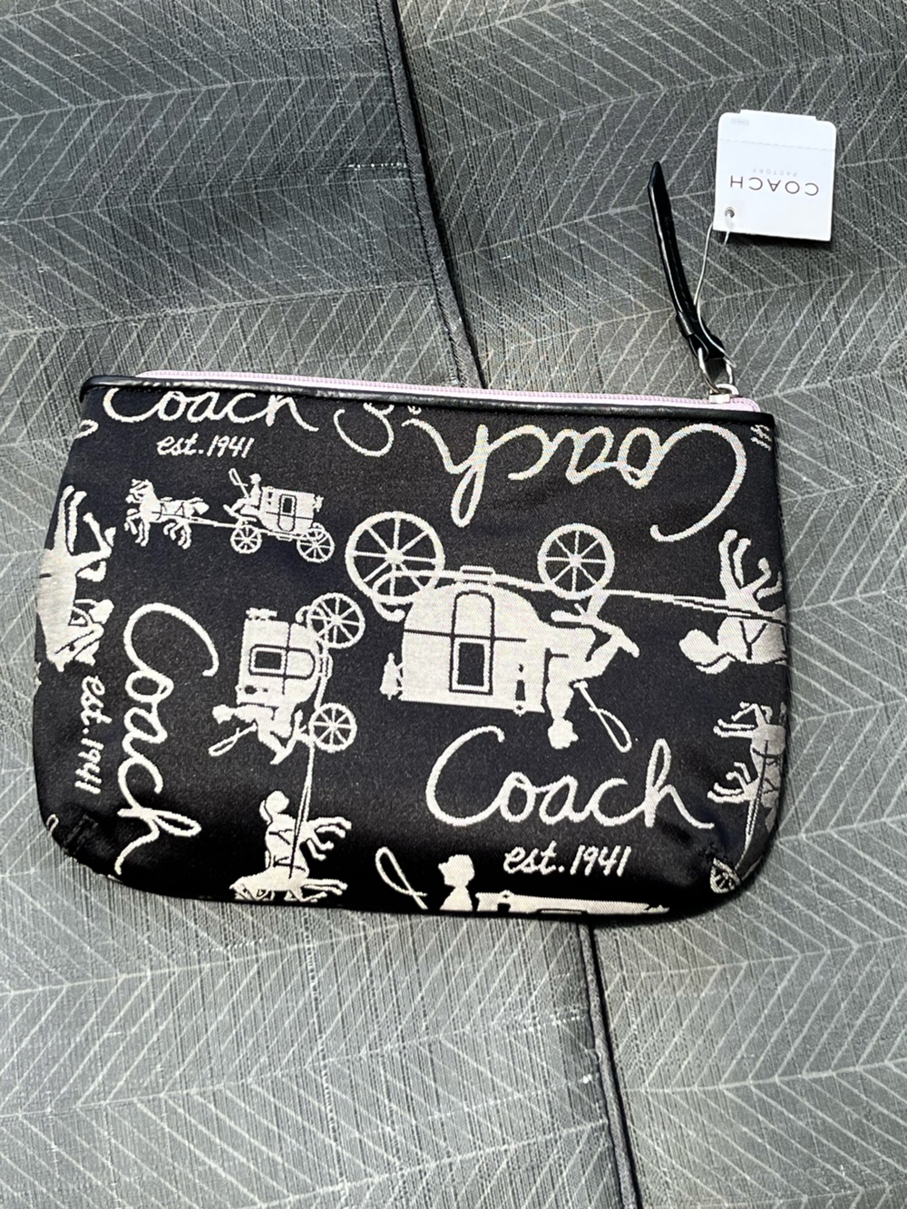 NWT Coach Horse and Carriage Pouchette Black Wristlet Tag - Picture 2 of 9